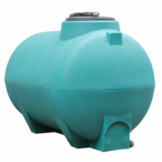 Water tank with a capacity of 500 liters, ideal for water storage.